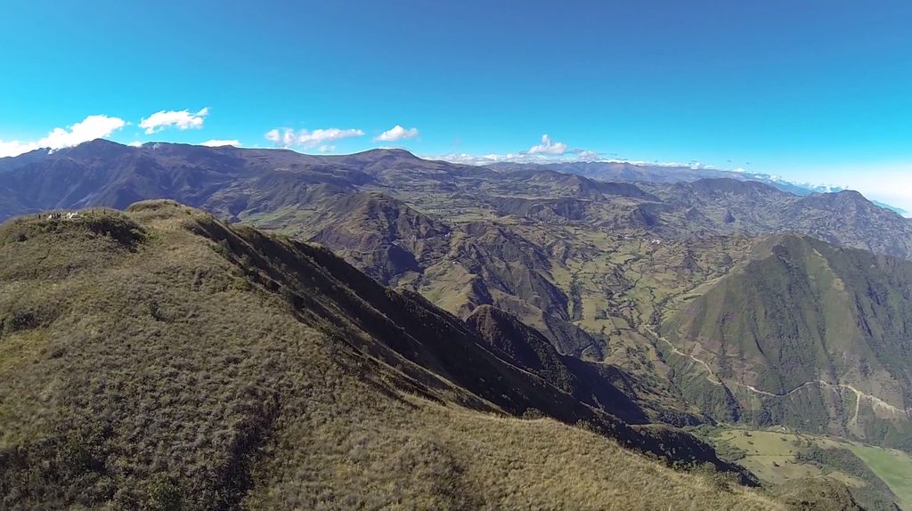 Vista desde el dron del sitio patrimonial arqueológico del Cerro Puñay Vista desde el dron del sitio patrimonial arqueológico del Cerro Puñay