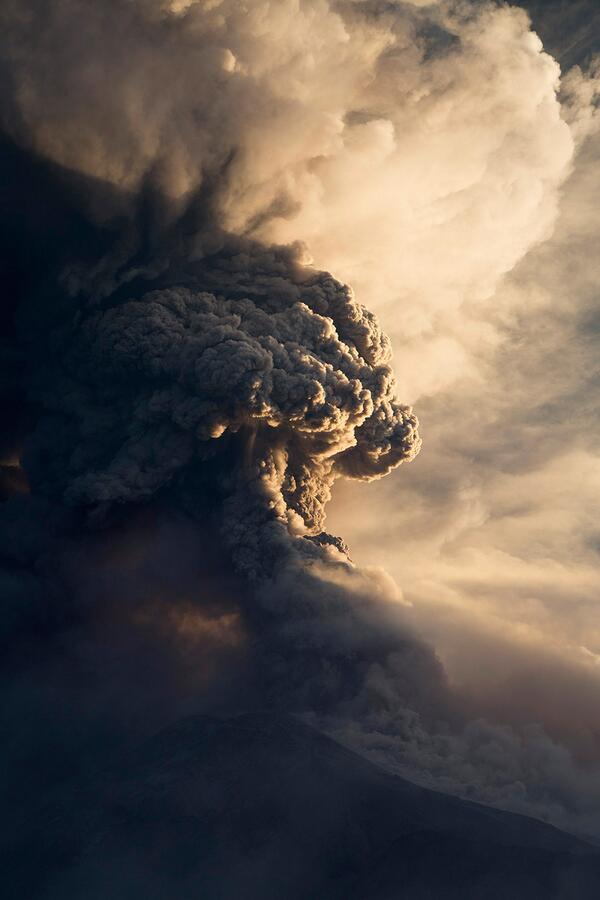 Volcán Tungurahua entra en erupción en Ecuador feb 2014. Foto @Estacion_bcp